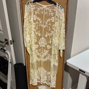 POL Delicate Lace Overlay in Cream